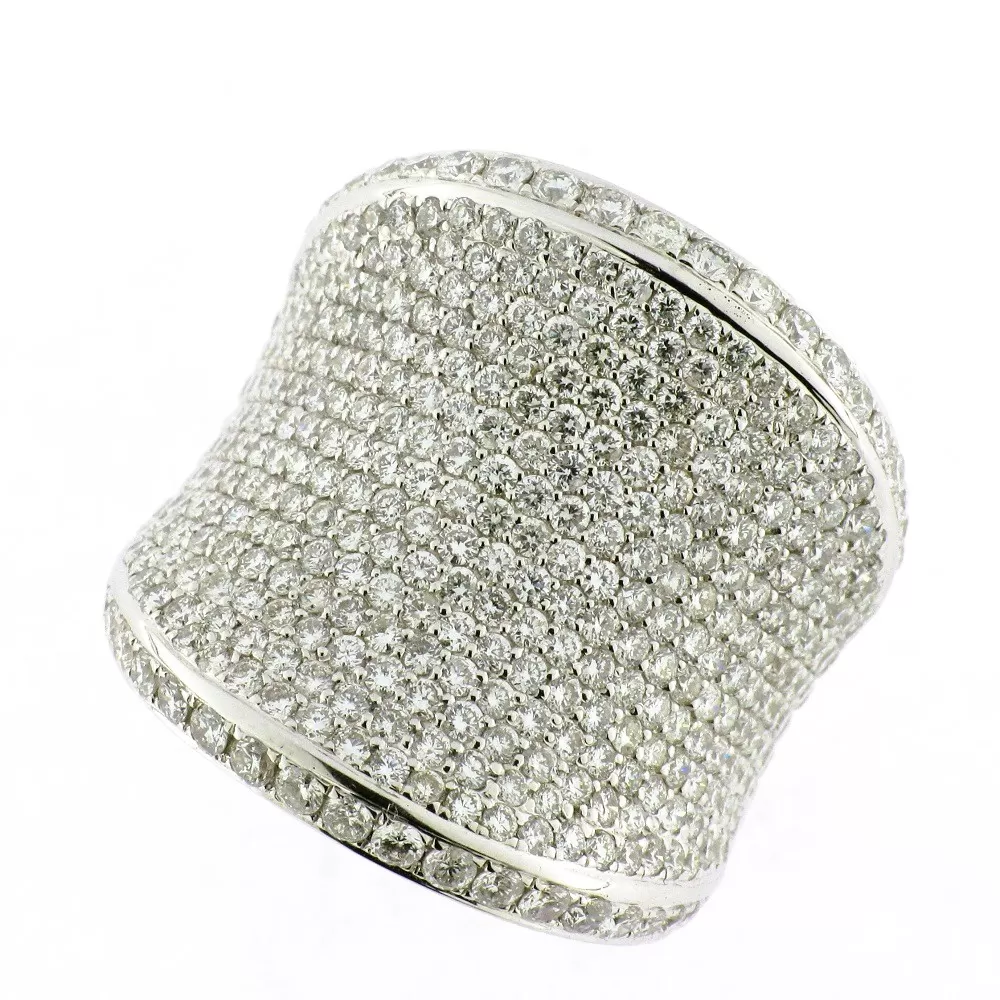 Ring with pavè