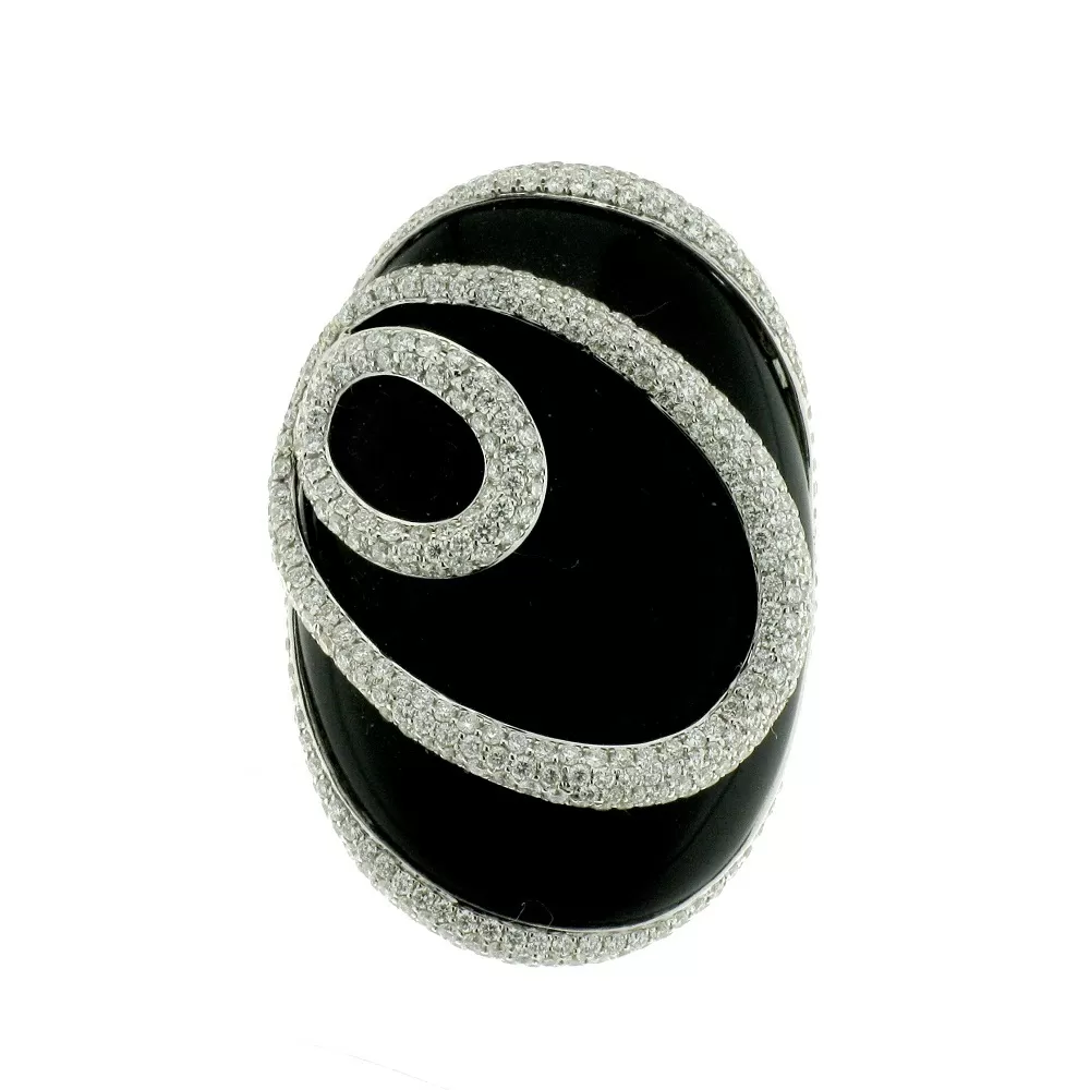 Ring with Diamonds and oval cabocion Onyx