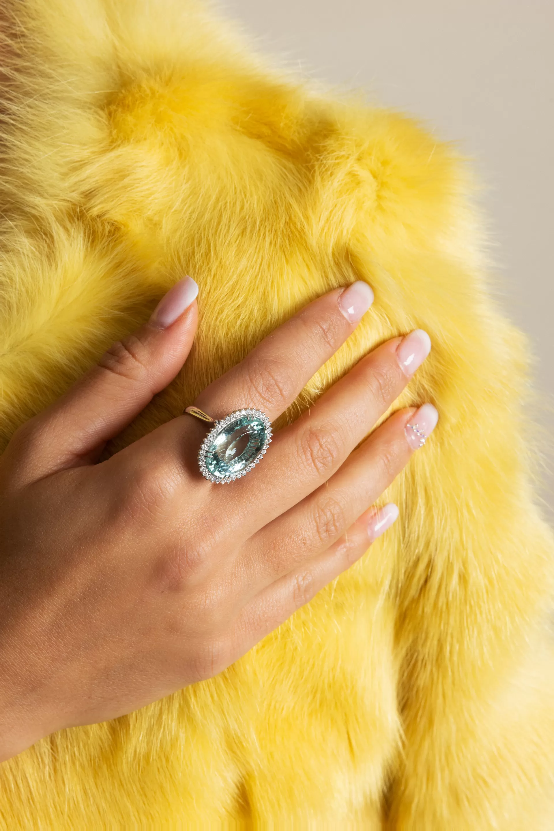 Ring with Diamonds and oval Acqua Marina