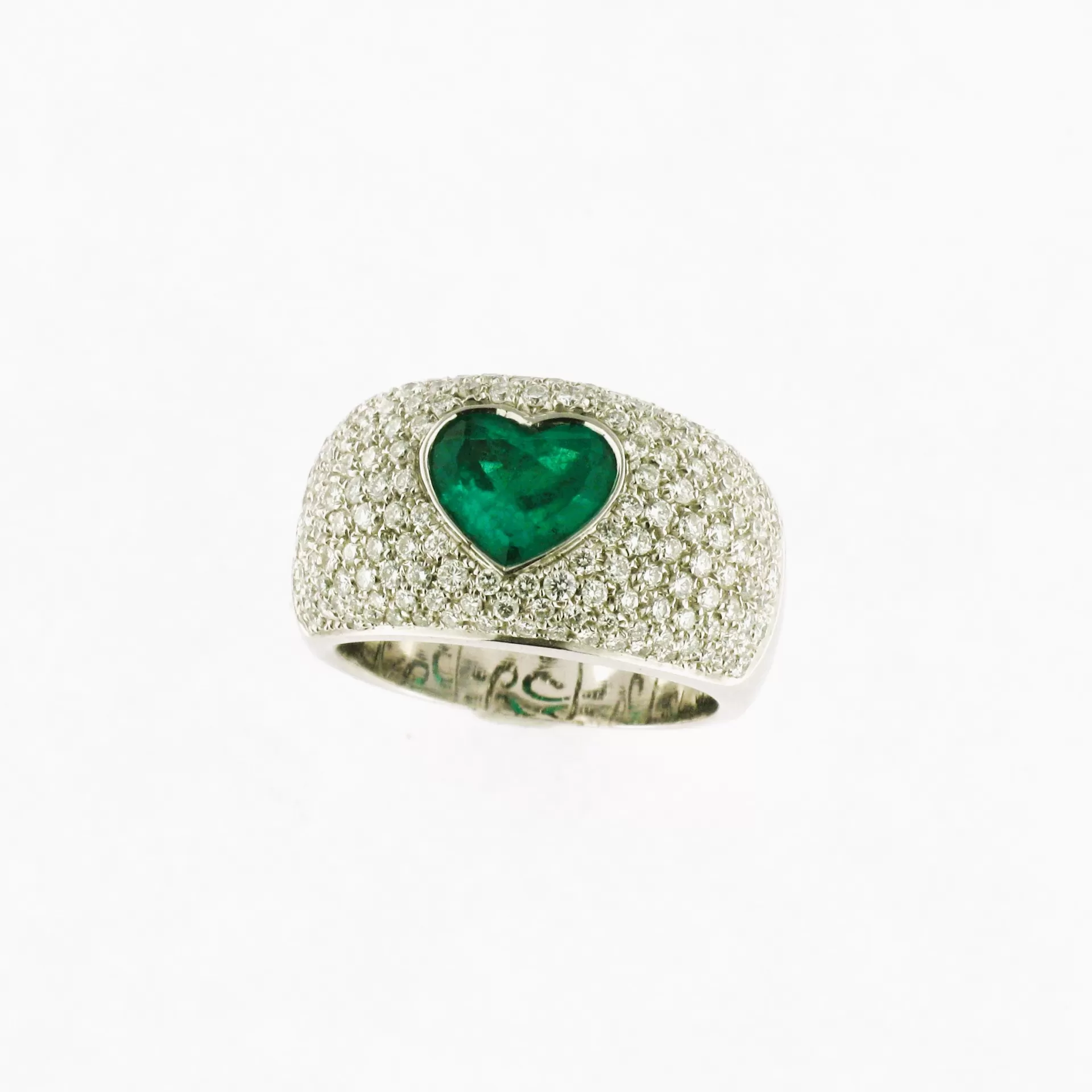 Band ring with Diamonds and heart Emerald