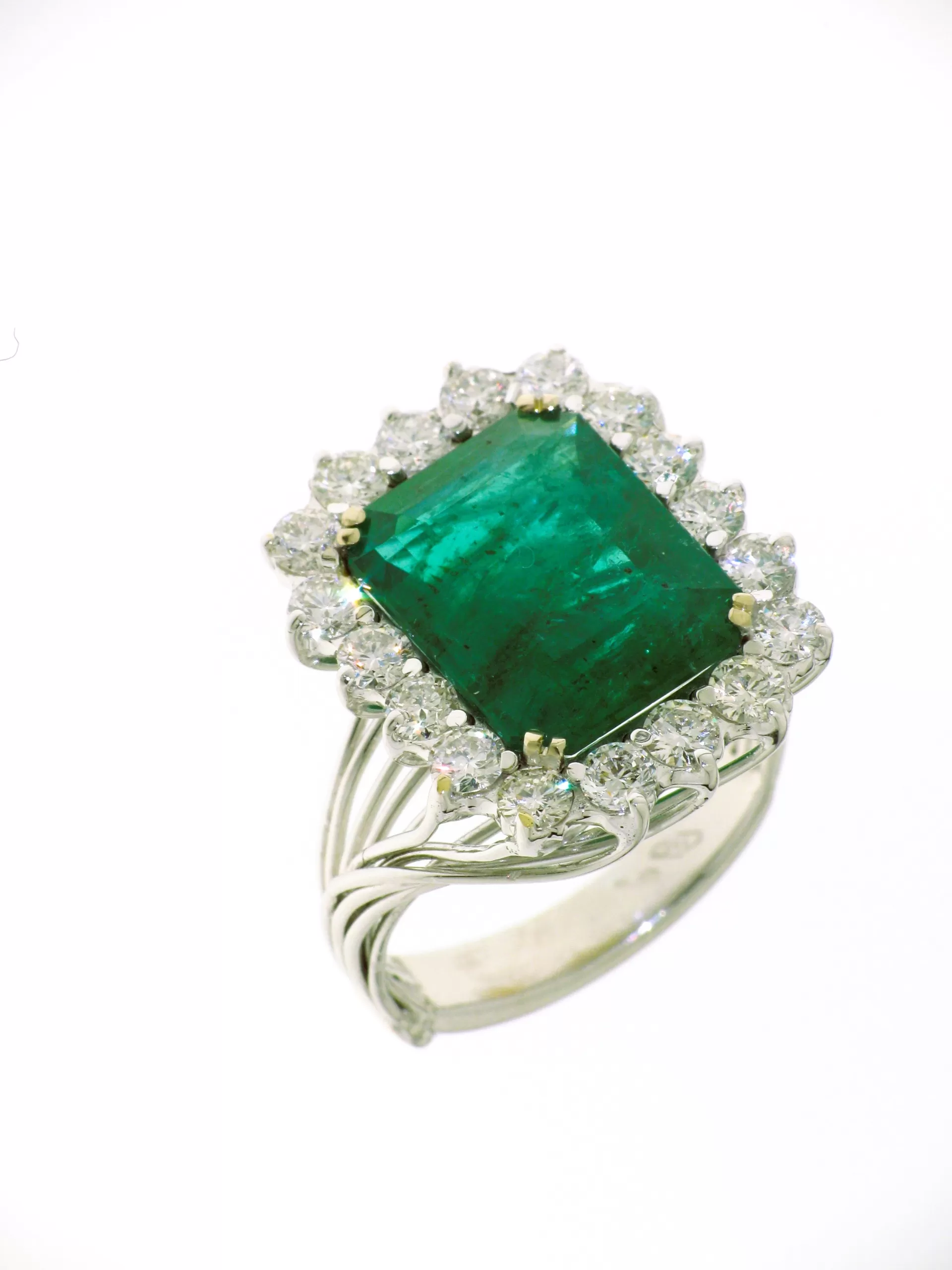 Ring with Diamonds and important Octagonal Emerald