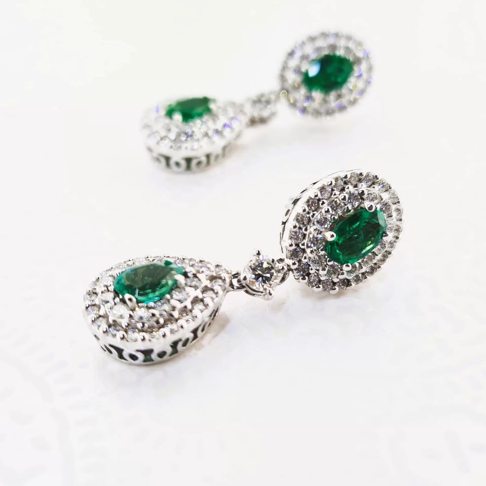 Pendant Earrings whit Diamond and drop & oval Emeralds